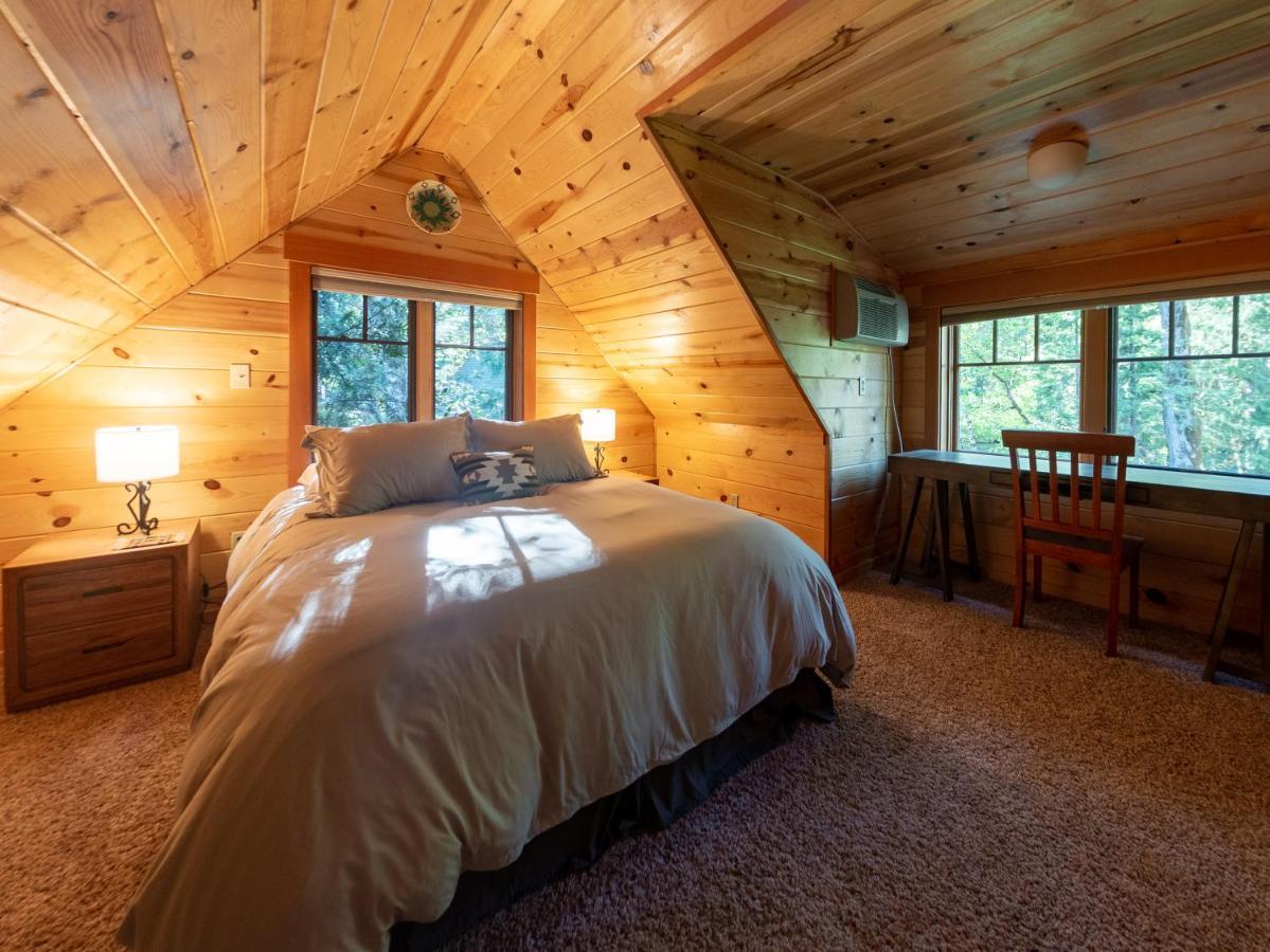 On The River Wooded Bliss Cabin Near Loloma McKenzie Bridge Exterior foto